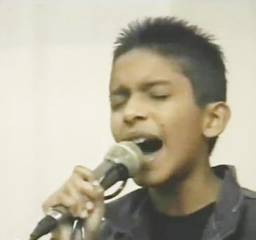 Eu louvo na igreja , tenho sonho de gravar um CD , postando videos que eu louvo desde pequeno até agora.