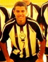 Universitário, Analista Fiscal, Jogador de Futsal e um homem que é intensamente feliz!