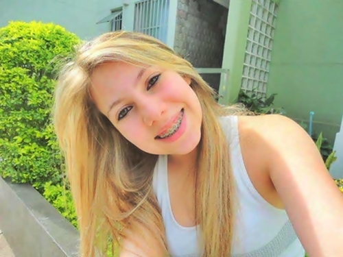 Gosto de gente risonha, divertida, brincalhona e de gente que me faça rir :)