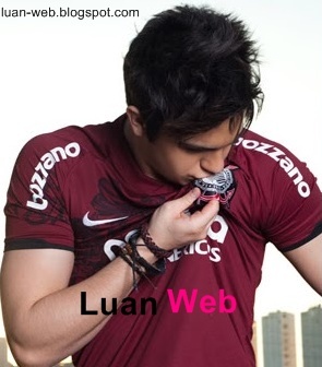Um Web-Show feito por fãs para homenagear o @luansantana . Artistas: Amanda & Izabella