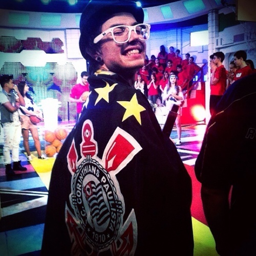 esse fc dedicado ao pe lanza baixista da banda restart.nascido;14/abril/1992.
esse fc e pra todas q o amam ou que admiram ele de alguma forma