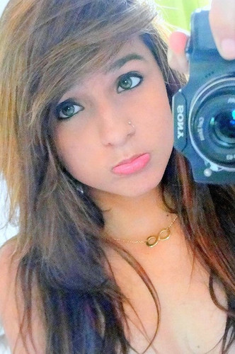 • 'Biografia {?}
Fala sério! Como vou resumir minha
vida aki no twitter?
;P