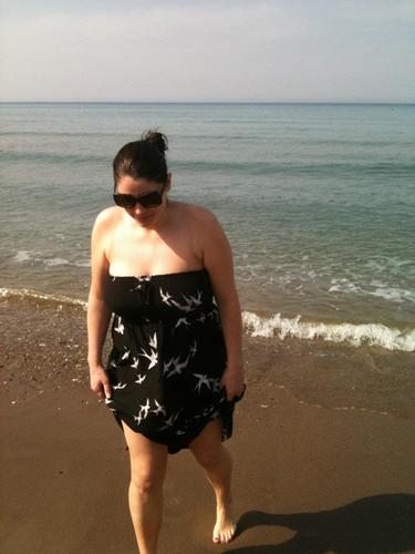 Queen of the Tshirts! Co-owner of TSHIRT STORE London. Loves pretty things and popcorn!