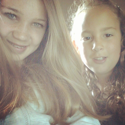 nu je toch mn bio leest follow me dan gelijk even ☺ 
& doe haar dan ook gelijk: @xmariekeeu