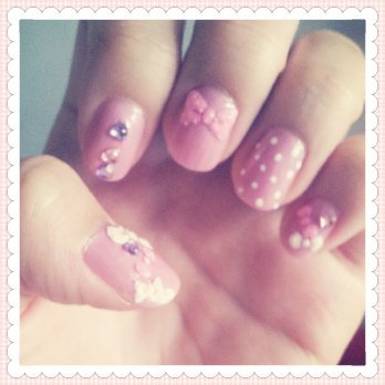 I love nail art. Pick up some tips here and follow me!