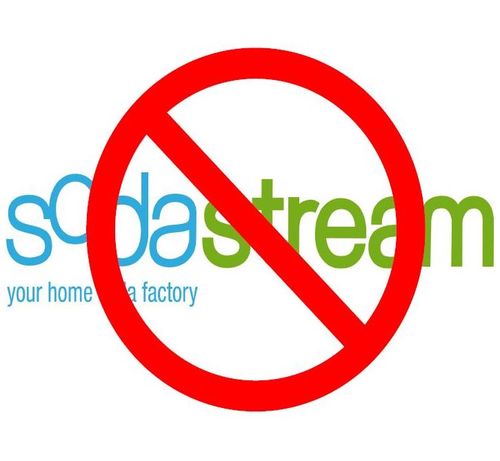 炭酸水メーカーSodaStreamは、パレスチナ被占領地にある違法なイスラエル入植地の工場で生産されています。同製品の売買は、国際人道法（ジュネーブ第４条約等）違反であるイスラエルの入植地政策に加担する行為になります。