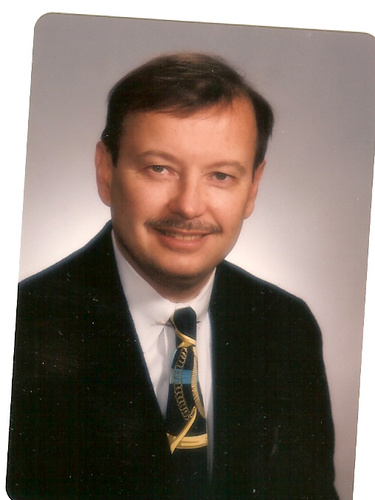 Harvard.
Educated orthopedic surgeon scientist entrepreneur, investor,