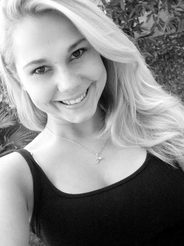 Gremista COM MUITO Orgulho. Pisciana, 18 Anos. Ciumenta. Romântica. Apaixonada por cachorros, perfumes, musica, sapatos, fotografia, cor de rosa, e McDonald's.