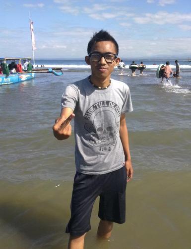 Bijaksana menerima dengan ikhlas bahwa waktu gak akan pernah bisa terulang walaupun 1 detik,,,