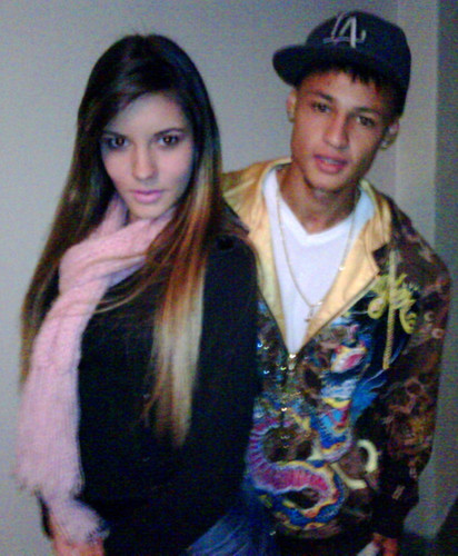 Um dos primeiros fã clubes criado pro lindo e talentoso do @Neymestzk,♥ donas : @Neymar_PR & @sonhandocomNey . Follow?