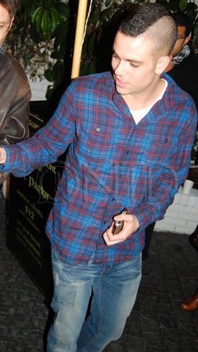 i love dogs, people, food, music, mark salling, and food. oh + message me