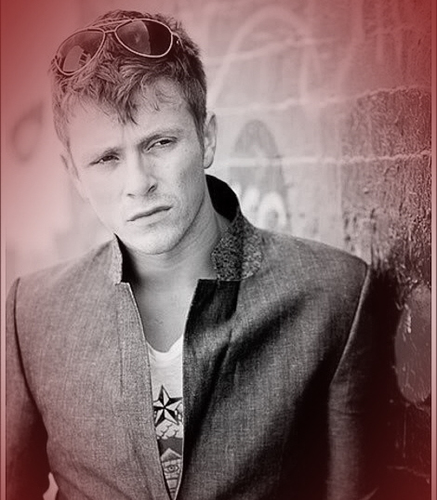 Psychotic and lethal tracker of the Volturi, I cause mayhem and destruction wherever I go, without giving a damn of the consequences 18+ RP MC