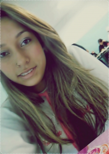 Sou pior que vs pode imaginar .. ♪ Recalcada que fica conspirando meu nome , vaai toomar porrada ..♪