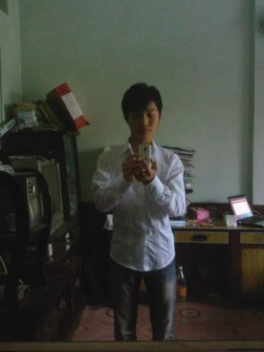 Bình thường như bao người khác...chẳng có điểm gì nổi bật...điểm yếu thì nhiều vô số...!