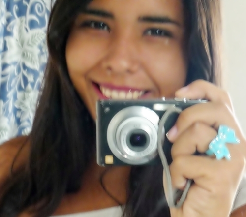 Errαr é humαno, perdoαr é preciso,
e correr αtrάs dαquilo que reαlmente queremos
é umα obrigαção! 
Vivα,αme, pense, erre, cαiα, levαnte.