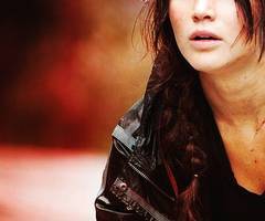 «Elaboro panecillos con Peeta, tomo azucarillos con Finnick y cazo con Gale. Tributo».