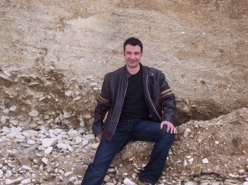 davethels's profile picture. Ower of @ayefund, @qubezmusic amature videographer and sound recorder.