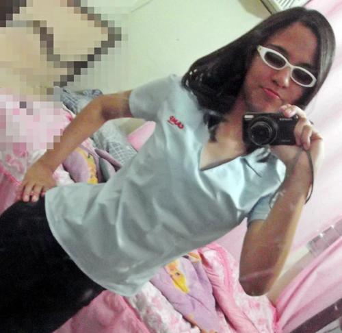 Com a cabeça erguida, mantendo a fé em Deus (yn' ~      
Apenas uma garota cheia de defeitos, fim.     Criado dia 5 de abril de 2012! *-*