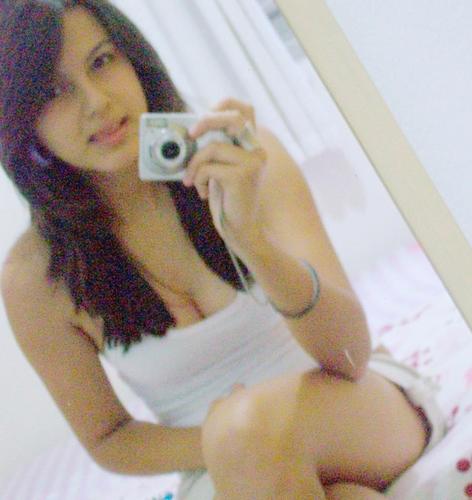 eLa nãoo aNda, eeLa desfiiiLa, eLa é TOP (♪)