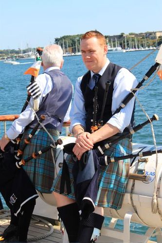 Leinster, Pool and Bears fan. Dad. Music nut. Yellowbelly living in Dublin. Bagpiper with New Ross & District 4A