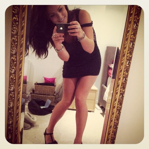 AnnaMarieSimps's profile picture. 