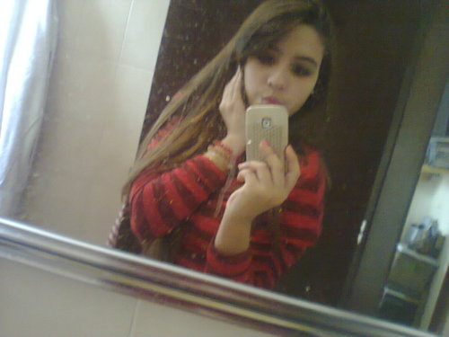 Para quem ñ me conhece prazer Mariana e para quem conhece tb serve Mariana... .agr para de ler isso e segue logo pois so assim vc vai saber como eu souuu