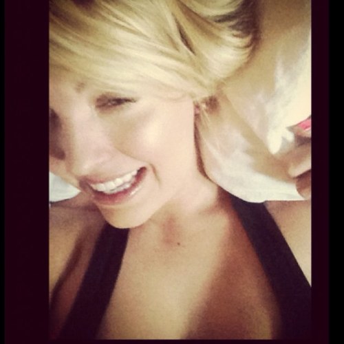 karsabella's profile picture. twitter virginista.