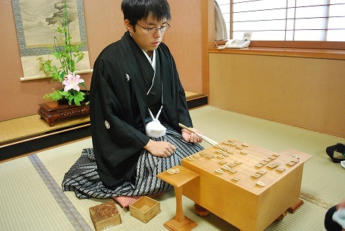 島根県出雲市平田町にある田中豆富店だいず村の四代目の田中です。趣味は将棋です。