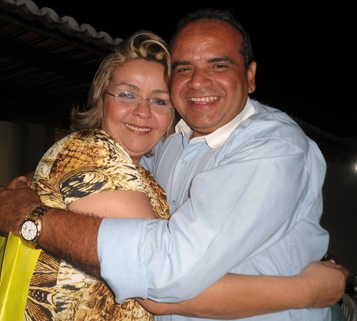 Farmaceutica-bioquimica,sou mãe,esposa e filha.Sou verdadeira e autentica.Amo meu marido e filho,e sou serva de um DEUS todo poderoso a quem adoro.