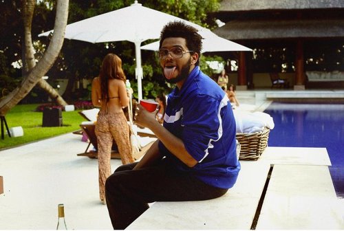*Fan Page* #TeamTheWeeknd XO til we overdose, #Thursday #EchoesOfSilence #HouseOfBalloons #TheNoise #OVOXO We love Abel Tesfaye