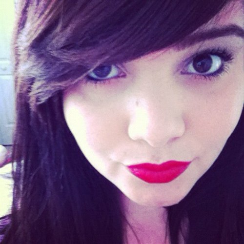 b_eeeaaa's profile picture. 