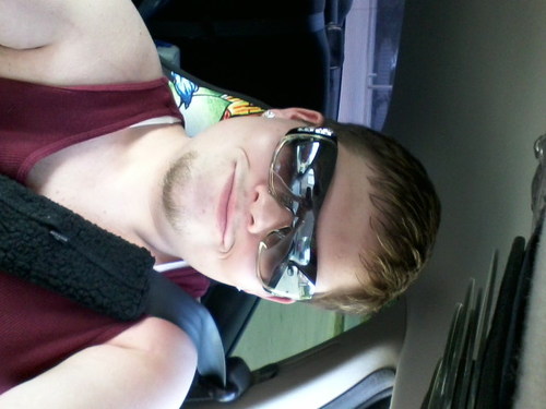 I love living life with great family and amazing friends. I like to express myself with fashion music and dancing.
