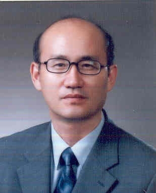 뉴욕에서 1988년 사회학 Ph.D를 취득했습니다. 현재 대학에서 재직 중입니다.