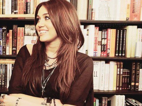 PoorThing_'s profile picture. 'Cause when the music is on, everything comes to life'.