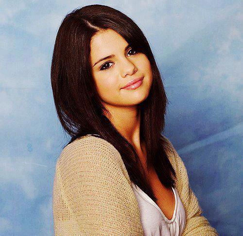 Selena Gomez is the queen. Justin Bieber is the king, Selenators are the princesses. Beliebers are the princes. One Direction Fan.