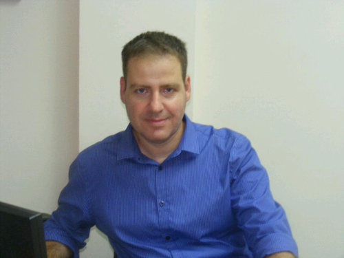 כשכולם חושבים אותו דבר איש אינו חושב,בנוסף מתעסק בבורסה בארץ ובעולם.