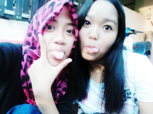 LOL ! thanks cuz folow me..... nnti i folow u back k ;) !this is my facebook kalo nak add bolee jerr... ｡◕‿◕｡http://t.co/0yImKkO3LR  k Bye !