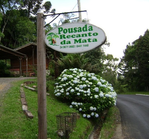 Nossa pousada tem como características principais a hospitalidade e o aconchego. Lugar onde nossos hóspedes podem sentir-se como se estivessem em seu lar.