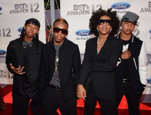 MBsTakeover's profile picture. When MB takes over the world, I'll be the 1 feeding Ray his acos, drawing Prince's peace sign, giving Prod his chain, & choosing Roc's hat(;