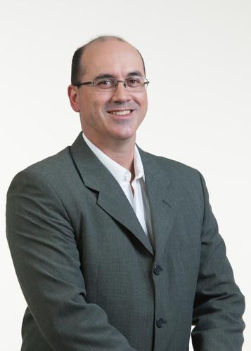 Professor universitário, atleta, administrador e gestor de projetos sociais. Candidato a vereador de Santos. Compromisso com o esporte, a educação e o turismo.