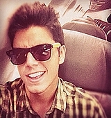 ''No teu sorriso eu encontrei a minha paz, nos teus olhos a minha felicidade, na sua voz a minha calma.'' @simasrodrigo ♥