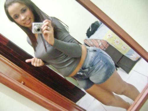 tô me afastando de tudo que me atrasa, me engana, me segura e me retém. Tô me aproximando de tudo que me faz completa, me faz feliz e que me quer bem ;]