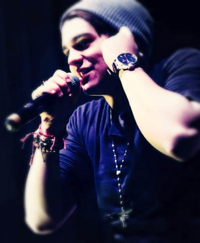 Since: 12/O2/1O ; Mesmo que haja distância, a cada quilômetro que você estiver de mim eu vou te amar cada vez mais... o lu segue a GENTEEE *-*