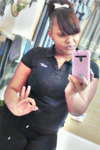 Chilling... smokin on this Kesha