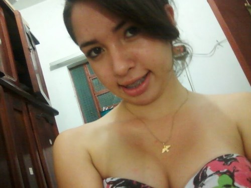 16anos,estudante,simpatica, extrovertida , engraçadaa...enfiim... Feliiiiz,De beem com a vida,\Ô/s2