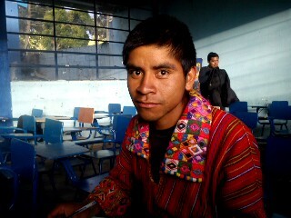 Joven indigena, nacido en Nahualá Sololá, es estudiante universitario, catedrático y poeta
