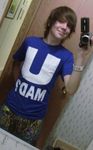 OurFizzyFamily's profile picture. Hi i love DamonFizzy & everyone in our #FizzyFamily the #FizzyFamily Rules yo(: #IFollowBackAll(: Damon Fizzy idk i just love him yo @DeeFizzy iz amazing ya