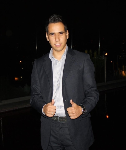 Sou um jovem  apaixonado pelo meu traballho e familia em busca do Sucesso na Industria do Marketing Multinivel .