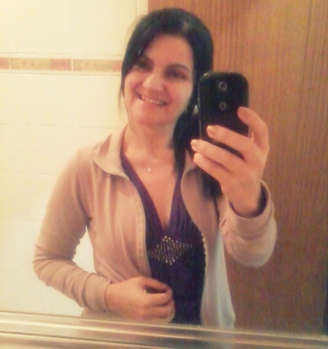 Sou uma mulher simples, comprometida com o meu trabalho, minha família...Tento compreender os desafios que a vida me apresenta...E acredite, não são poucos...rs