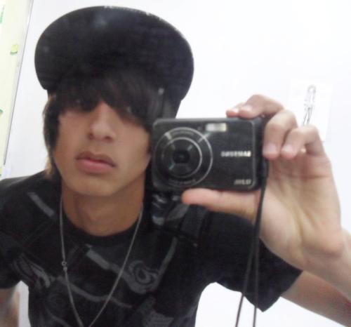 Solteiro,Skate, Freestep, Anime,Bebida e rolee 
Contato:lucas_street_b1@hotmail.com
cel:(11)80695438  (oi)    que sabe mais seguii ai